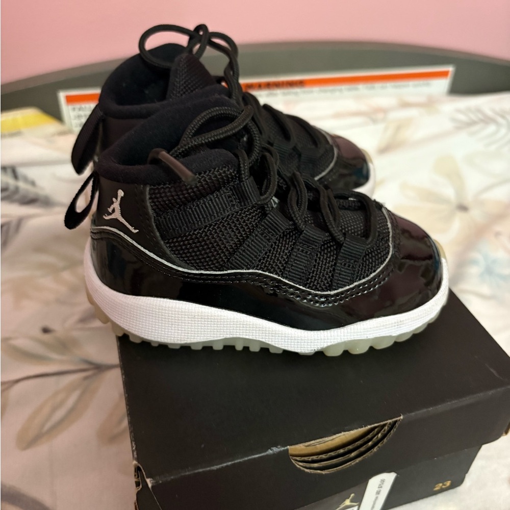 Jordan 11 Retro Kids Sneakers - Black and White